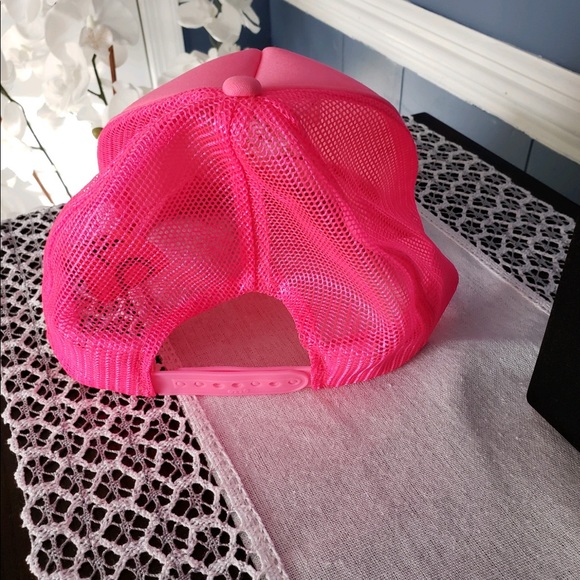 Off white hat - Picture 2 of 2